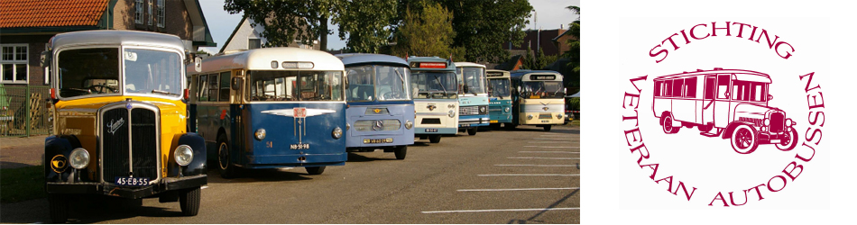 Historische bussen geparkeerd