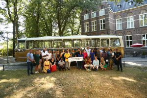 SVA bus voor internationaal gezelschap Prins Claus Fonds
