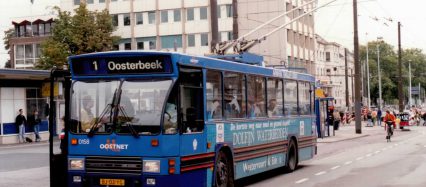 Trolleybus in Arnhem bij station